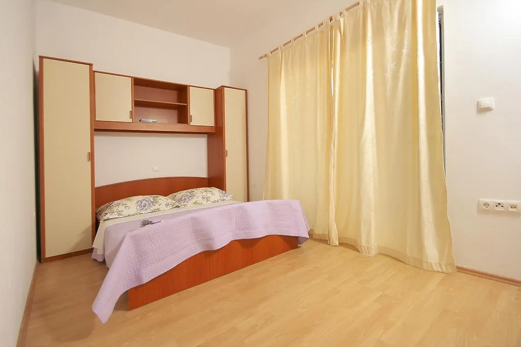 Guest house Apartments Parcela Seget Vranjica