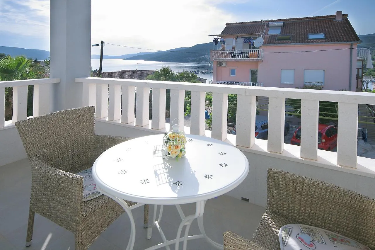 Guest house Apartments Parcela Seget Vranjica